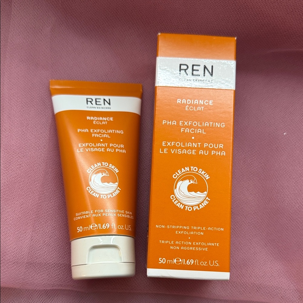 Radiance Éclat PHA Exfoliating Facial - Vibrant Orange